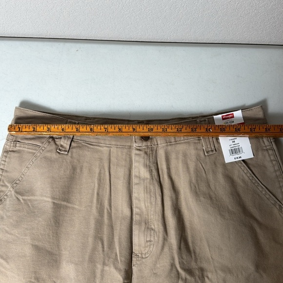 NWT-Wrangler Flex Fit carpenter shorts - Picture 6 of 8